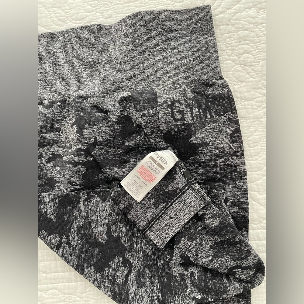 Gymshark Black Camo Leggings - Picture 3 of 3